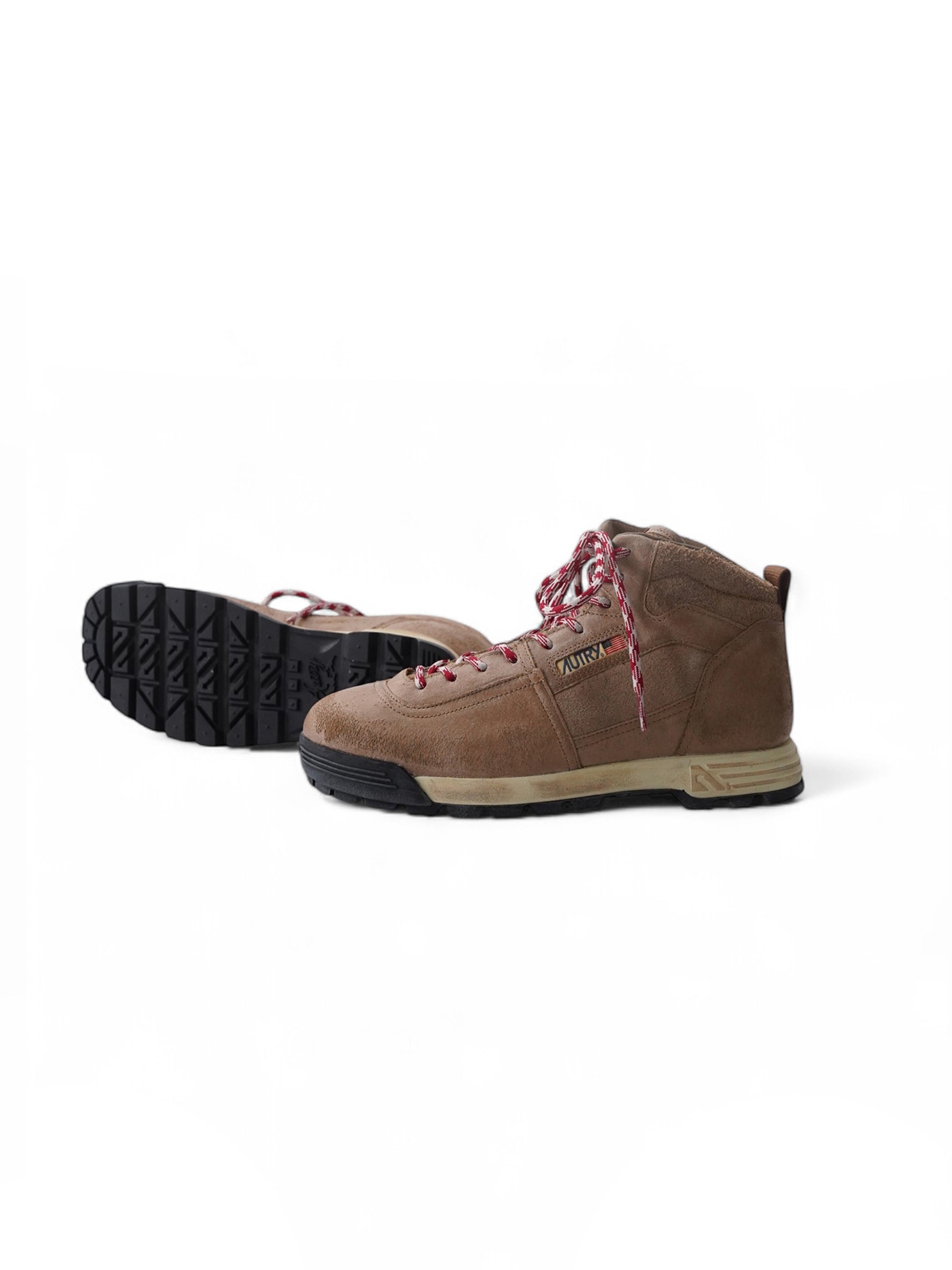 Sandfarbener Boot "Malga"